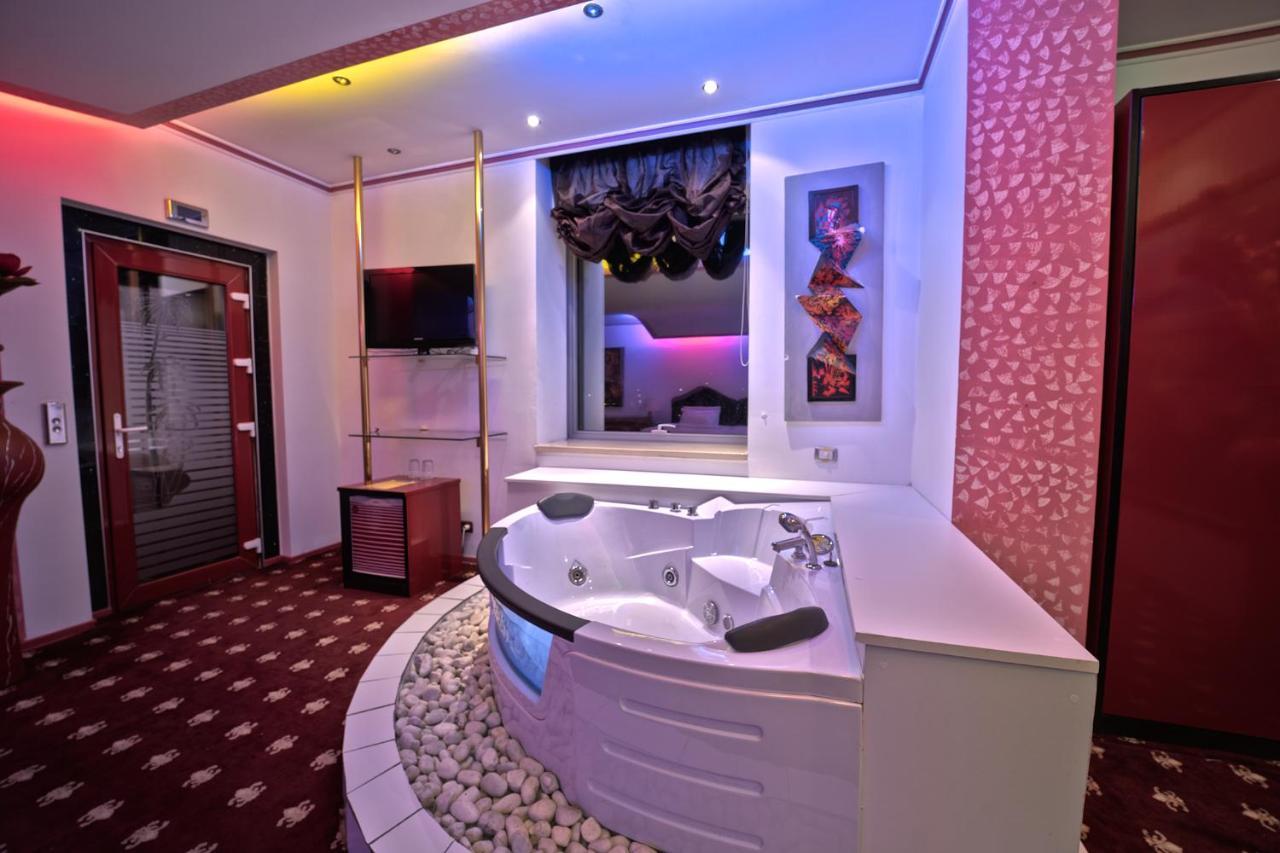Rosa Blu Tirana